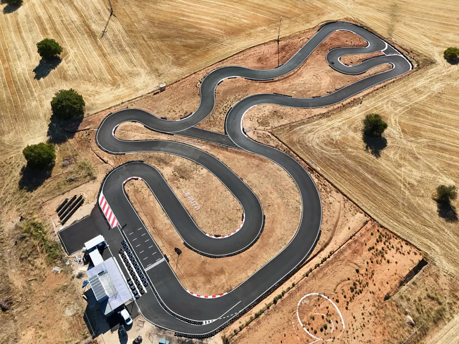 Vista aérea del circuito con la zona de boxes en primer término
